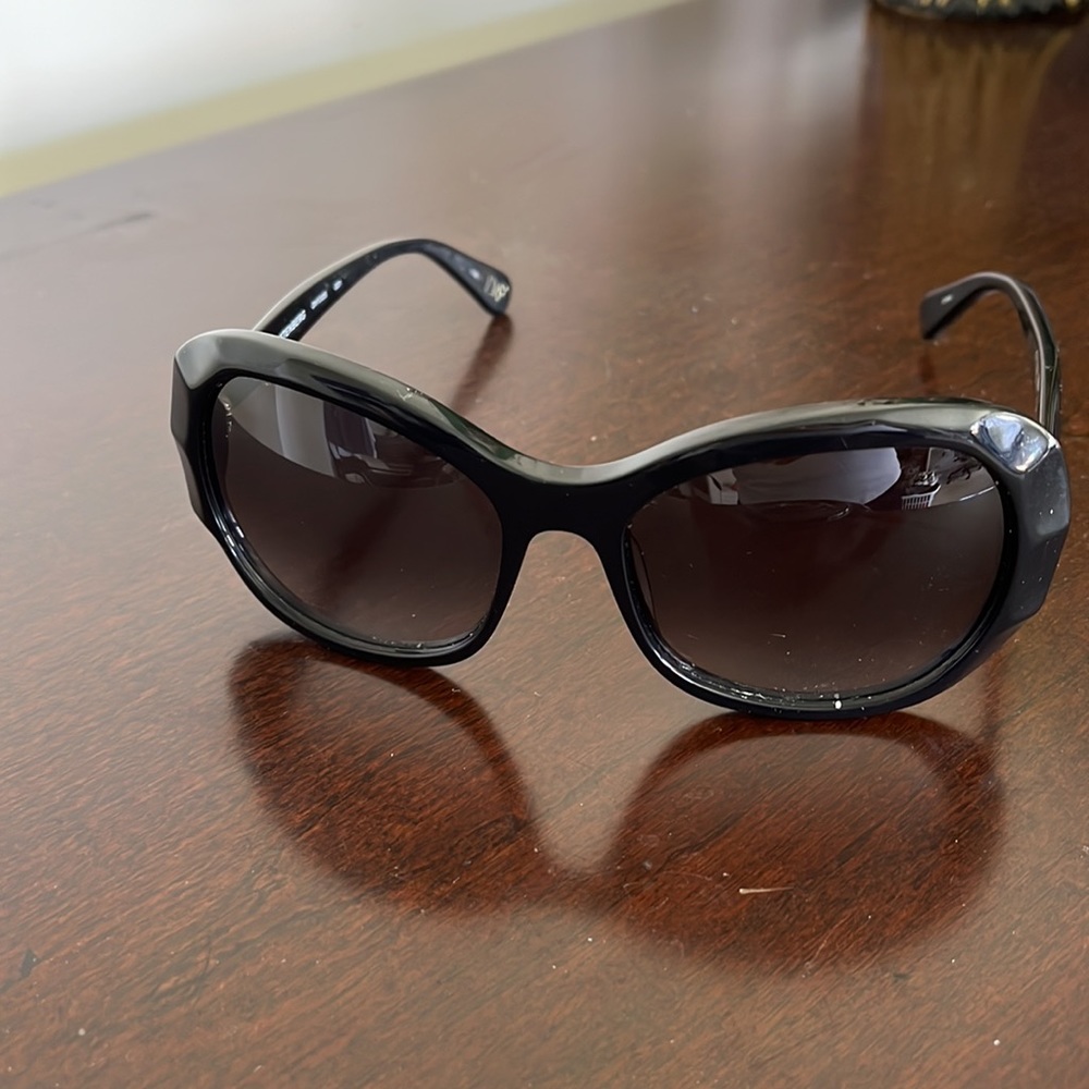 DVF5305 Diane vin Furstenberg sunglasses